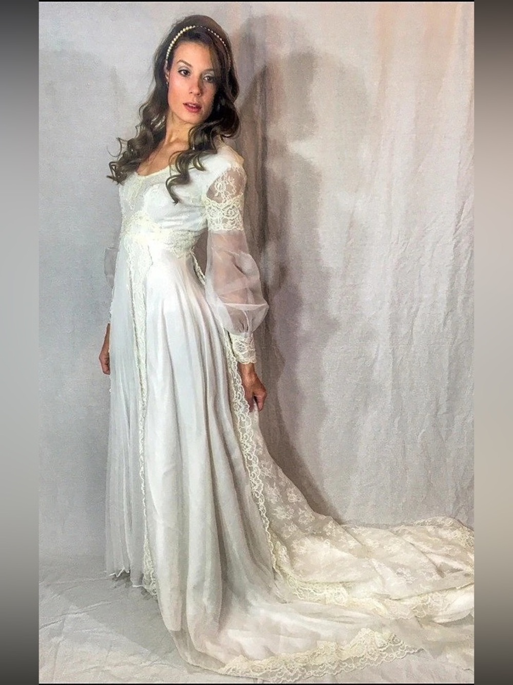 Vintage White Lace Long Sleeve Wedding Dress with Train 4